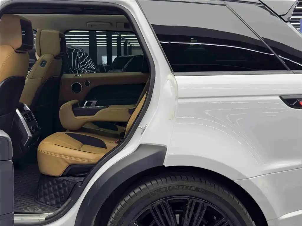 Land Rover Range Rover Sport 2022 3.0 L6 Gloss Black Edition фото 7