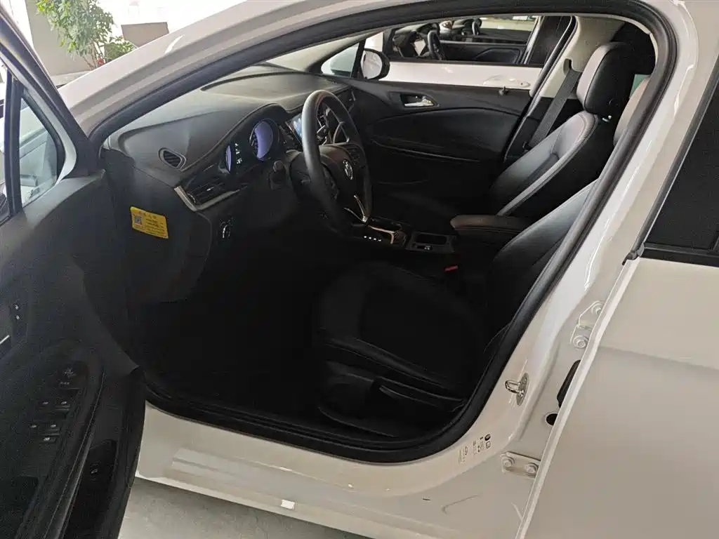 Buick Verano 2020 20T CVT Leading фото 15
