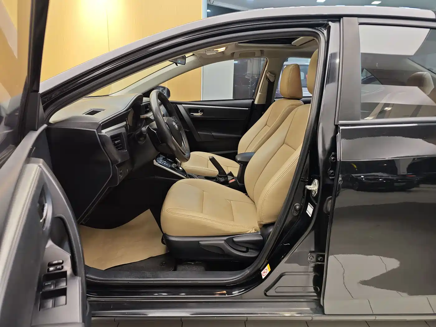 Toyota Levin 2016 Hybrid 1.8H GS E-CVT Elite Sunroof фото 13