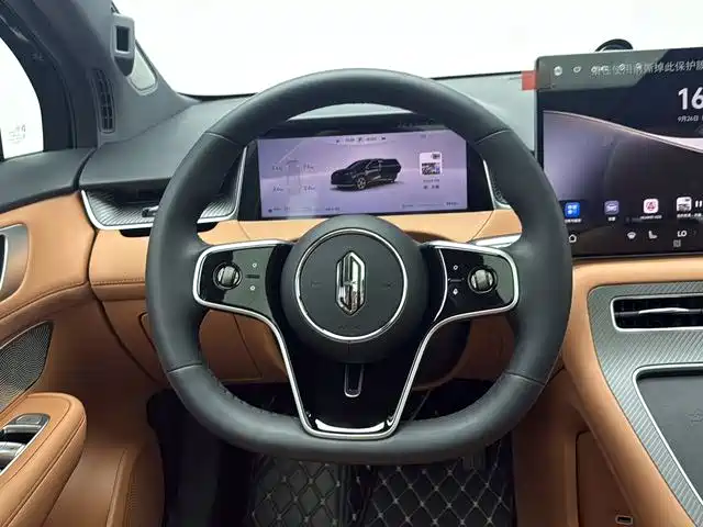 Photo 14 - Shangjie SUV