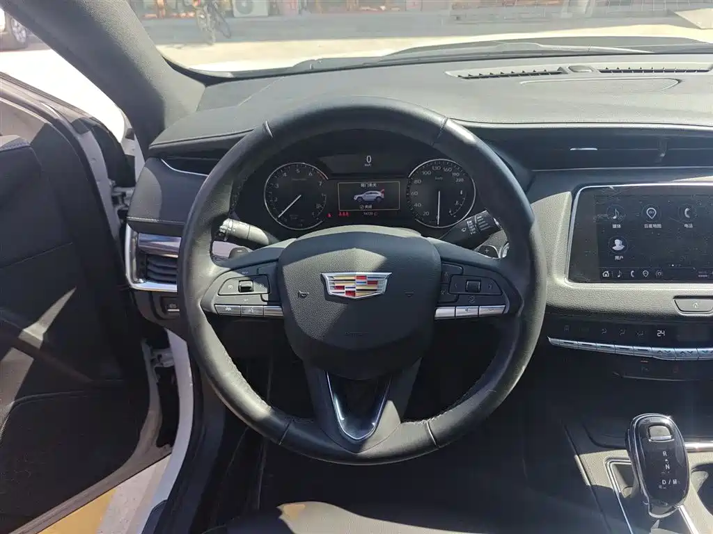 CADILLAC XT4