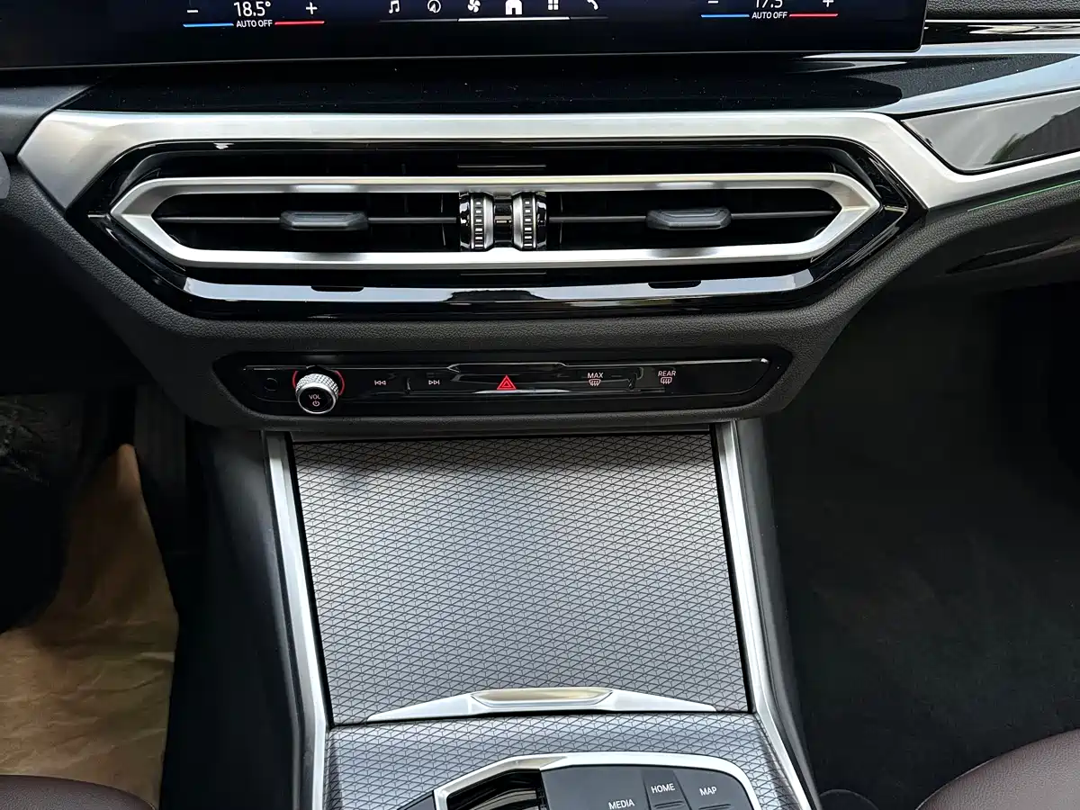 BMW 3 Series 2024 325Li M Sport Shadowline Package фото 9