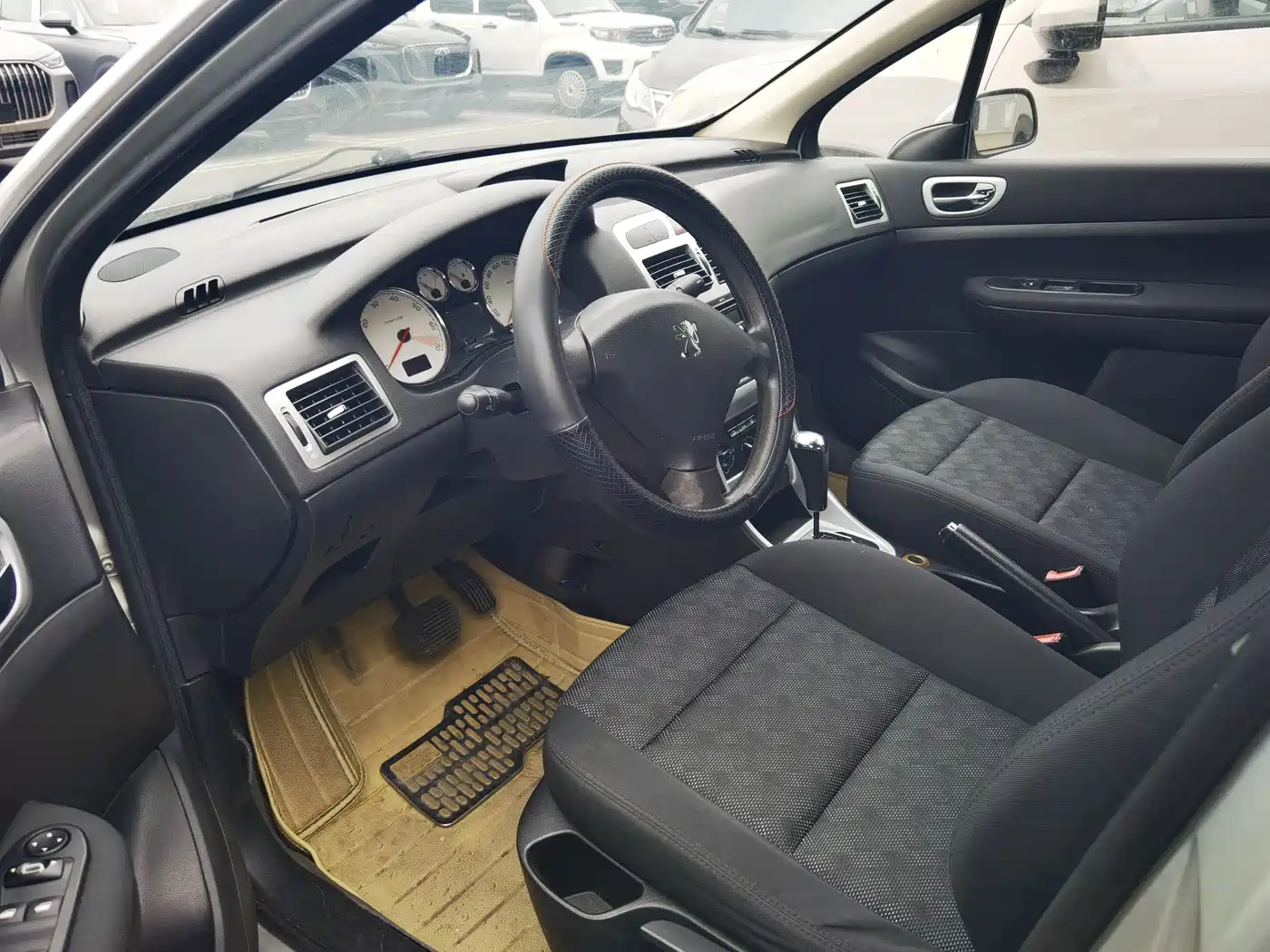 Peugeot 307 2013 2010 Model Sedan 1.6L Automatic Comfort Edition