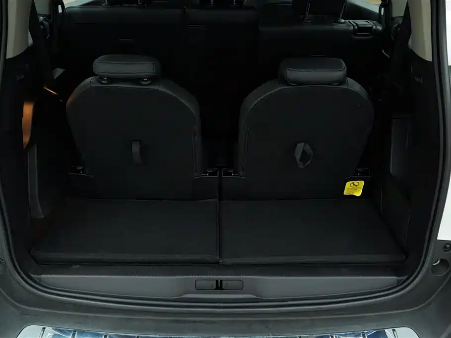 صورة 12 - Peugeot 5008