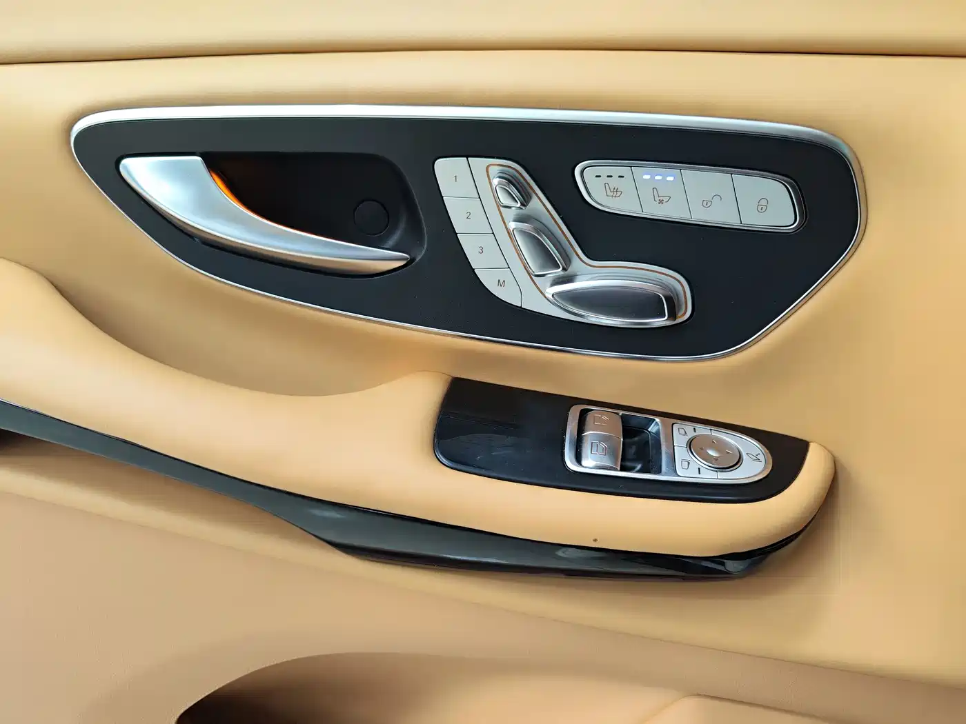 Mercedes-Benz V-Class 2018 V 260 L Premium Long Wheelbase Edition China VI фото 25