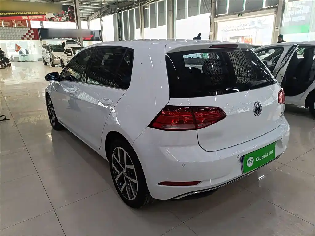 Volkswagen Golf 2020 Beloved Edition 200TSI DSG Comfort Progressive фото 5