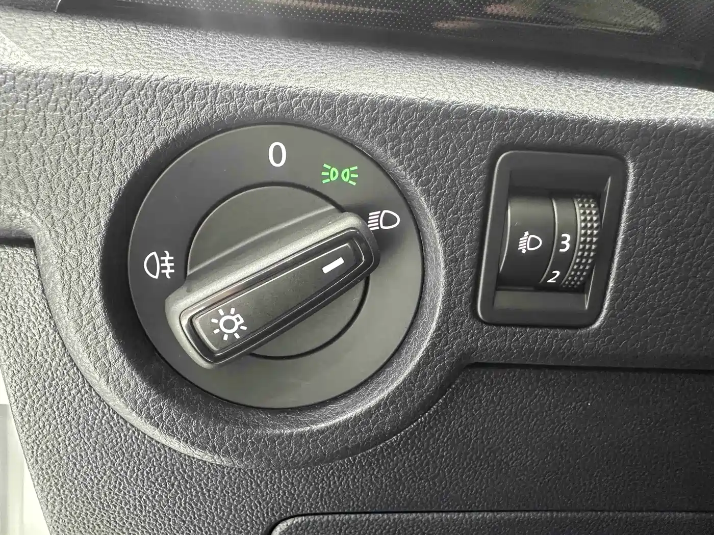 Volkswagen Tharu 2026 2026 New Sharp 1.5L Advance Edition