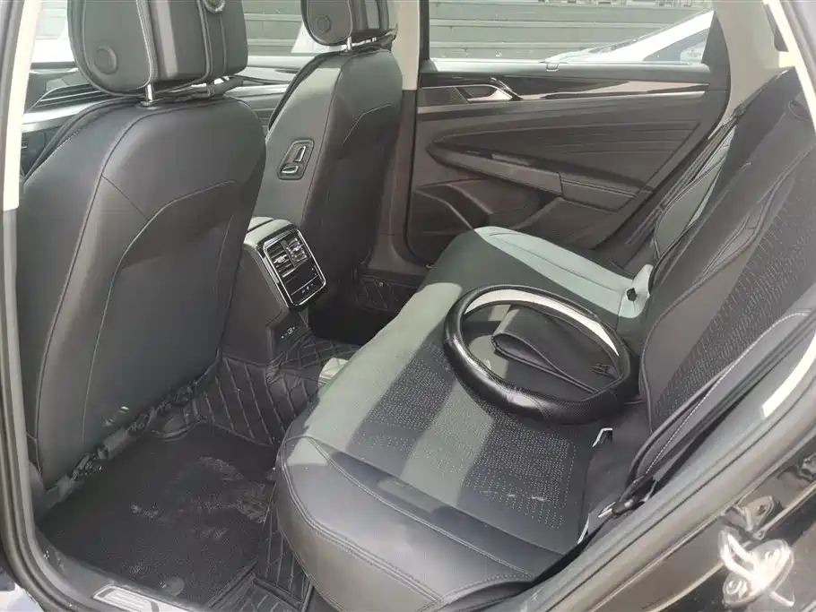 Volkswagen Passat 2025 Outstanding 380TSI Starlight Dragon Glory Edition фото 11