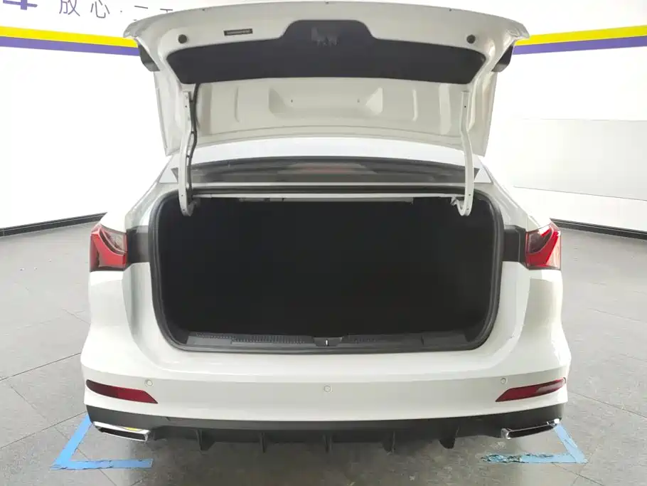 Roewe i5 2025 2023 1.5L CVT Luxury Edition