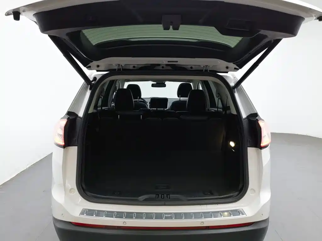 Фото 16 - Ford Edge