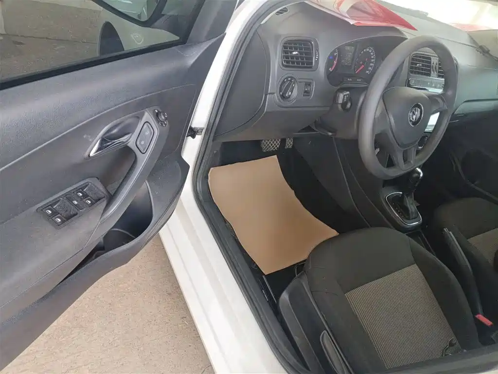 Volkswagen Polo 2018 1.5L Auto Safe Drive фото 16