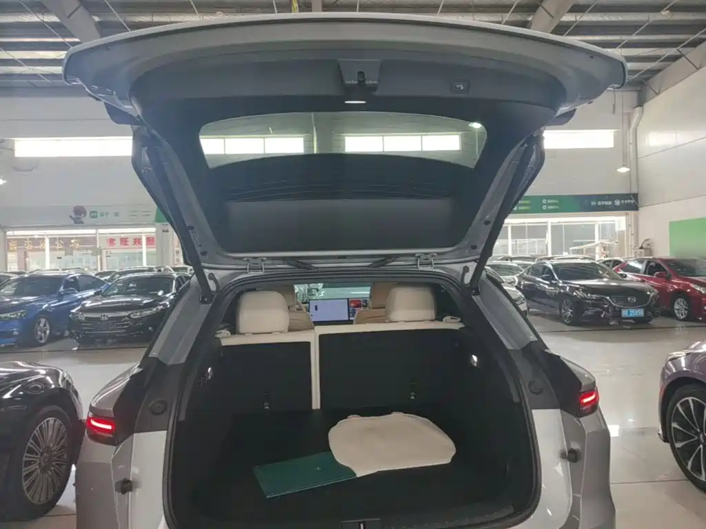 Li Auto i6 2026 2025 2WD Base Model