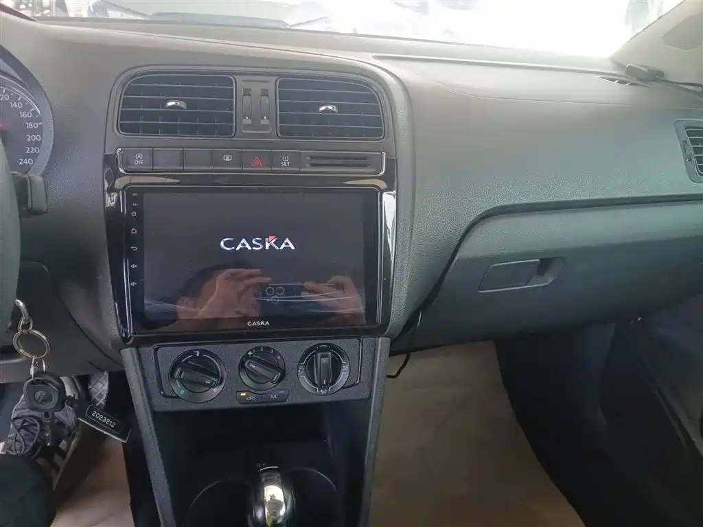 Volkswagen Polo 2018 1.5L Auto Safe Drive фото 13