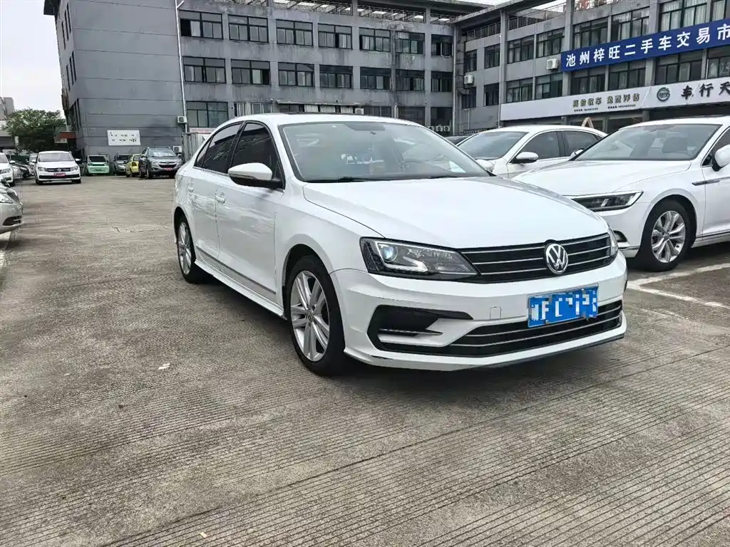Volkswagen Sagitar 2018 280TSI DSG Spark Edition фото 3
