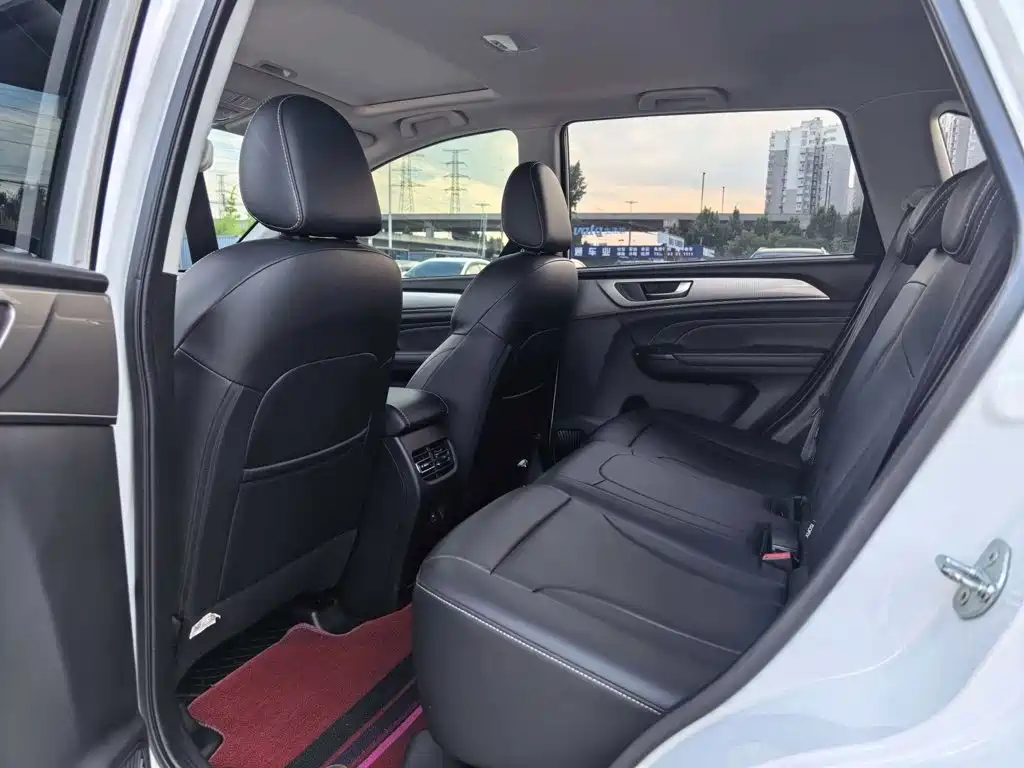 Haval M6 2023 2021 PLUS 1.5T DCT Luxury Smart Connect