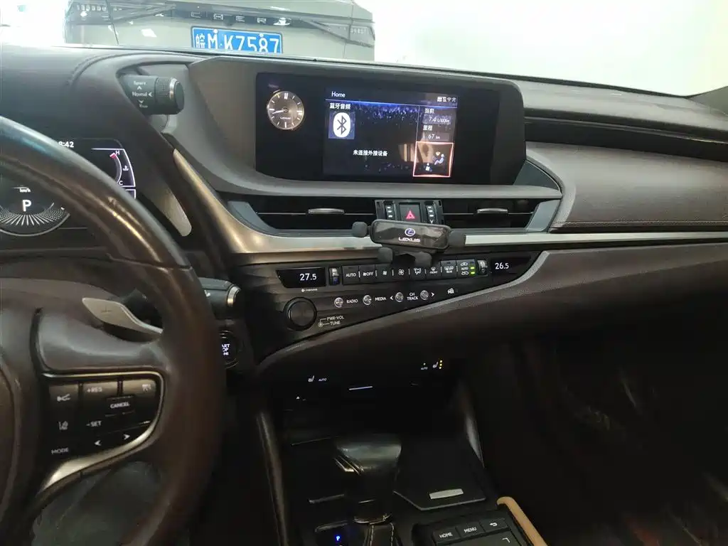 Lexus ES 2020 200 Excellence фото 9