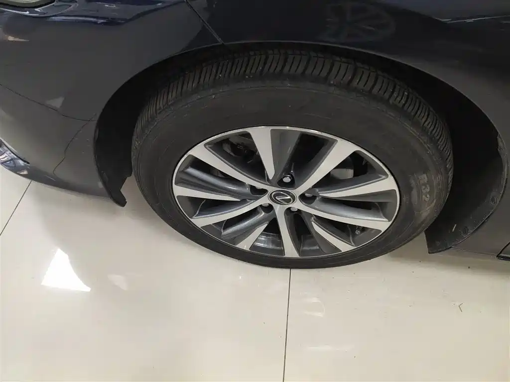 Lexus ES 2020 200 Excellence фото 25
