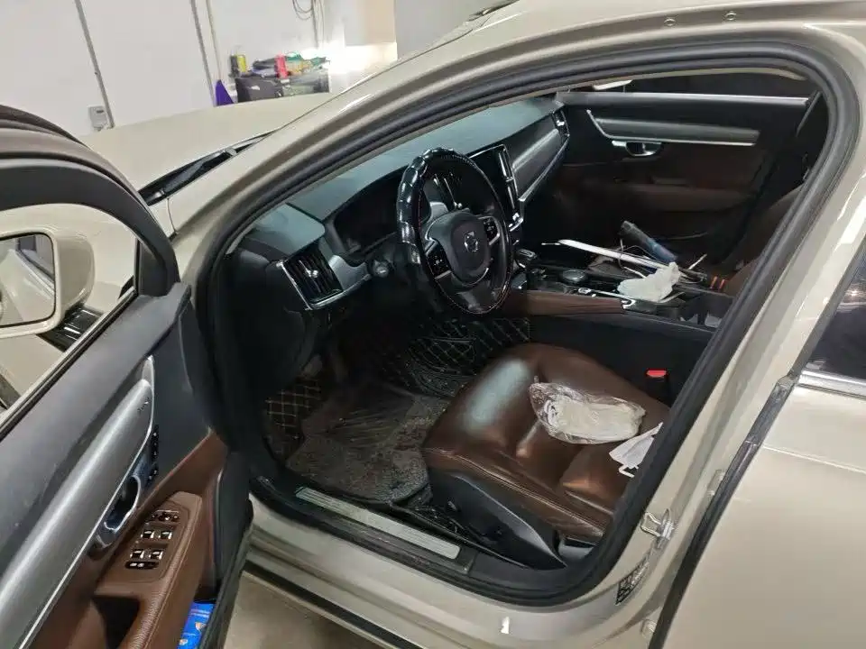 Фото 5 - Volvo S90