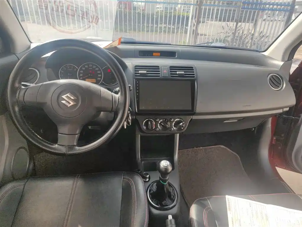 Photo 10 - Suzuki Swift