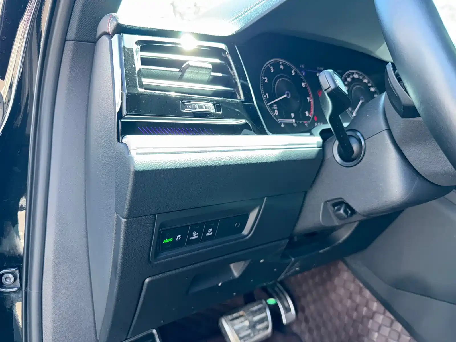Фото 7 - Volkswagen Touareg