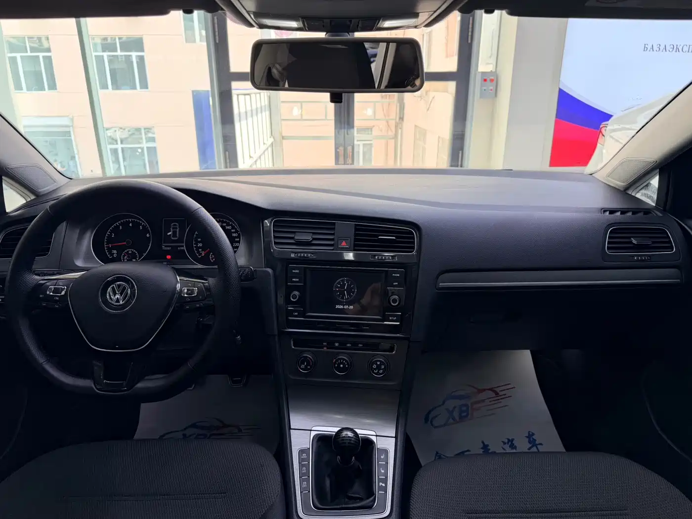 Photo 5 - Volkswagen Golf