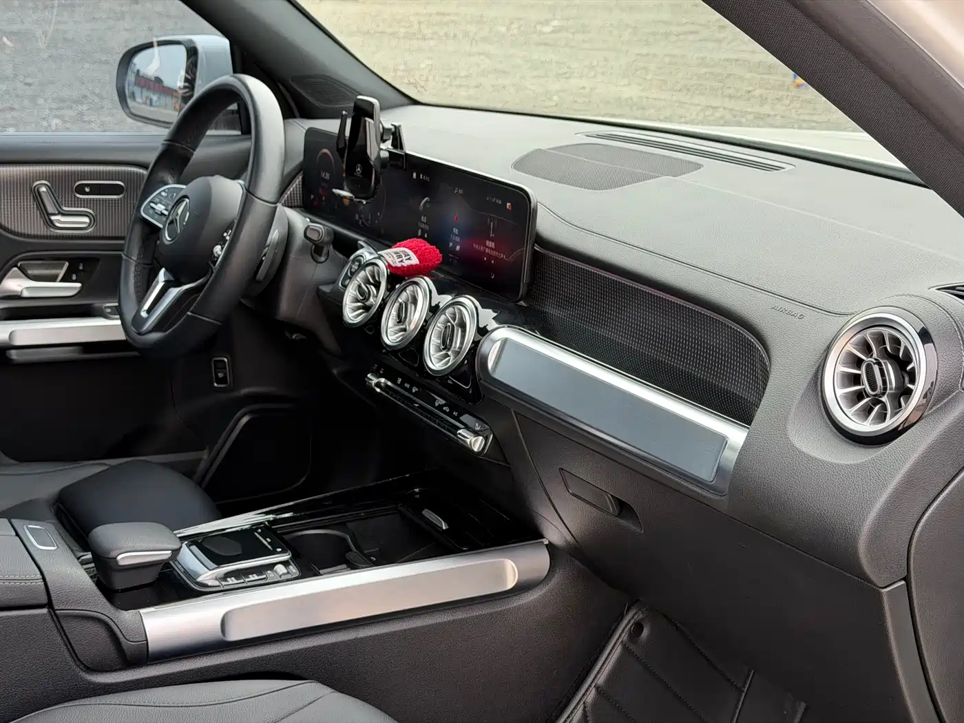 MERCEDES-BENZ GLB