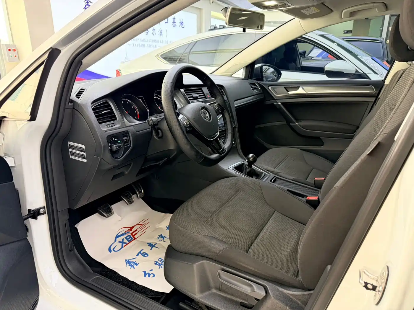 Photo 4 - Volkswagen Golf