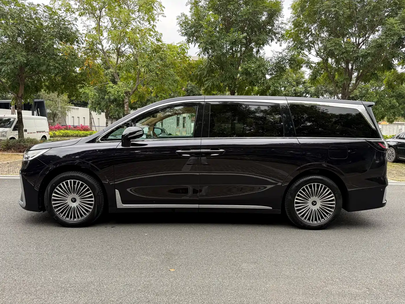 Voyah Auto Voyah Dreamer 2025 PHEV AWD Flagship Kunpeng Edition фото 2