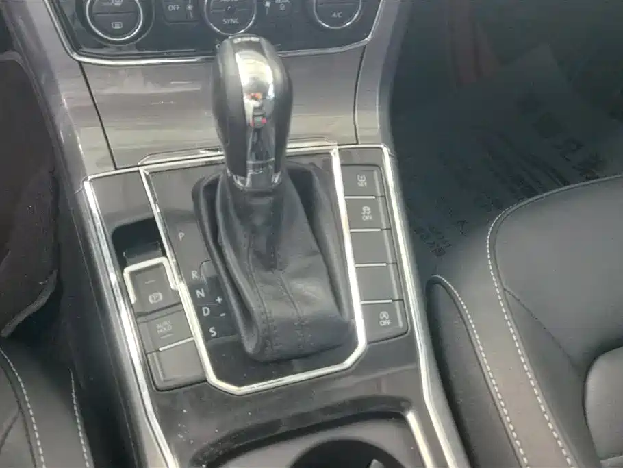Volkswagen Passat 2016 330TSI DSG Executive Edition фото 16
