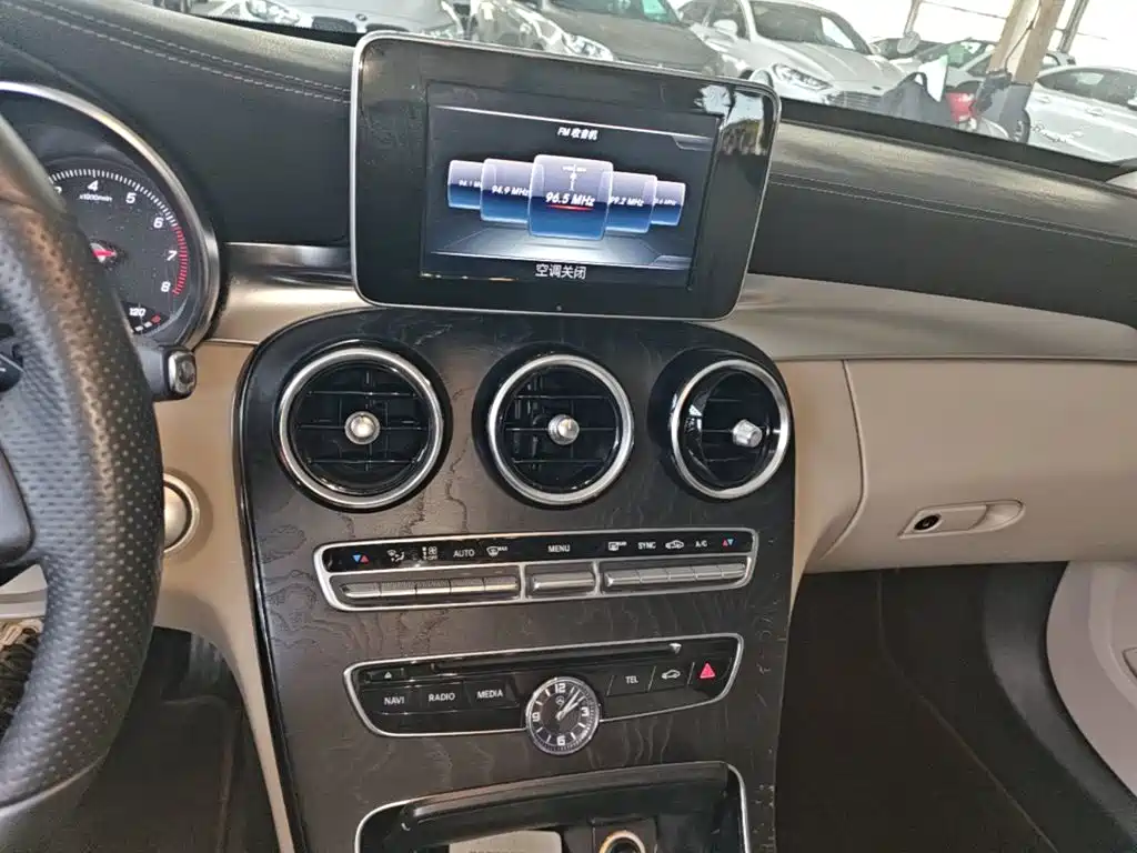 Фото 13 - Mercedes-Benz C-Class