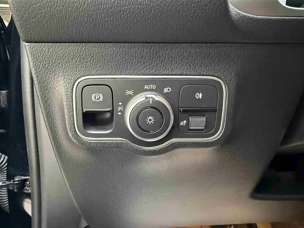 Mercedes-Benz GLB 2024 Facelift GLB 200 Dynamic фото 15