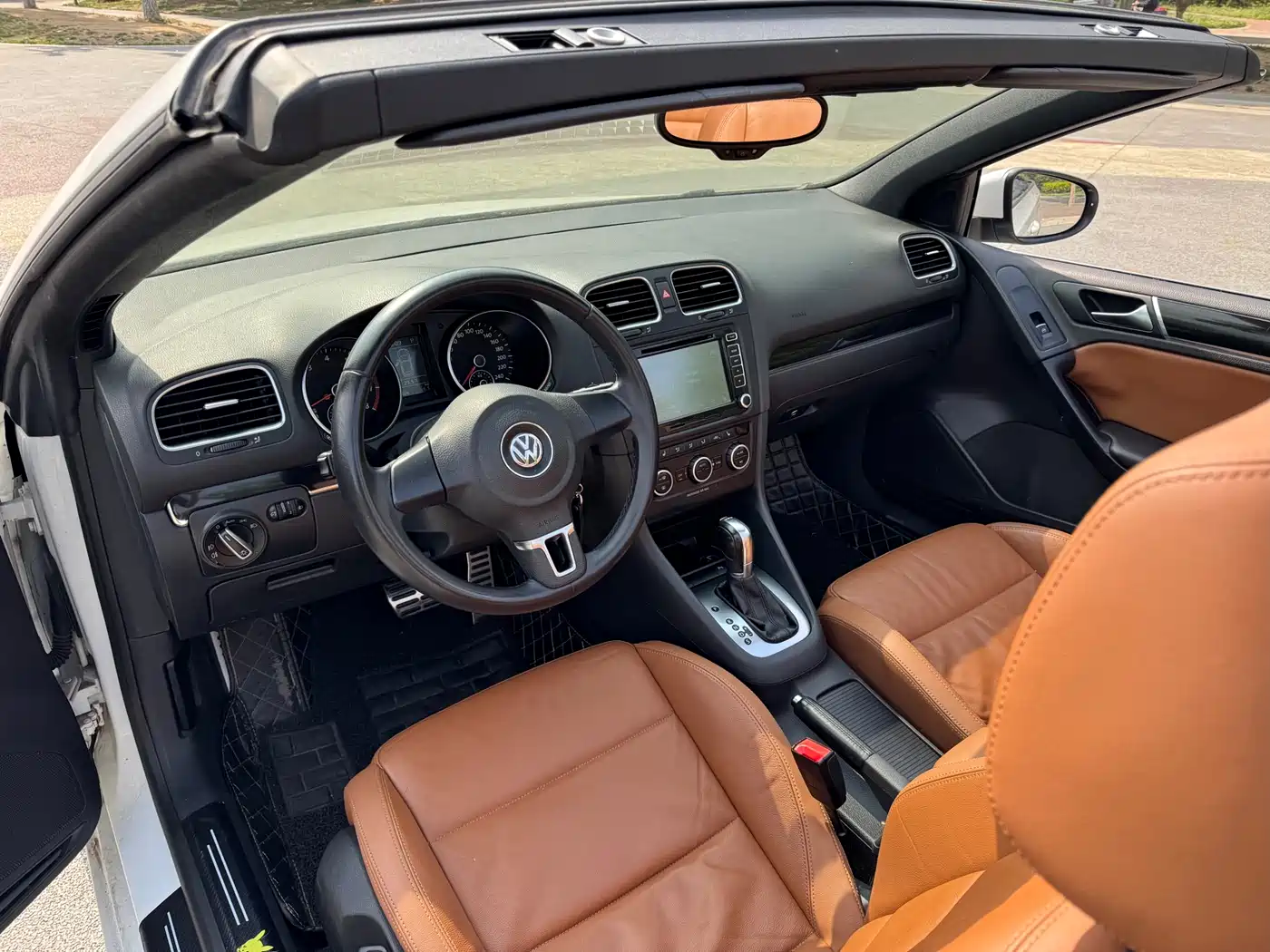 Volkswagen Golf (Import) 2012 1.4TSI Comfort Convertible Edition фото 10