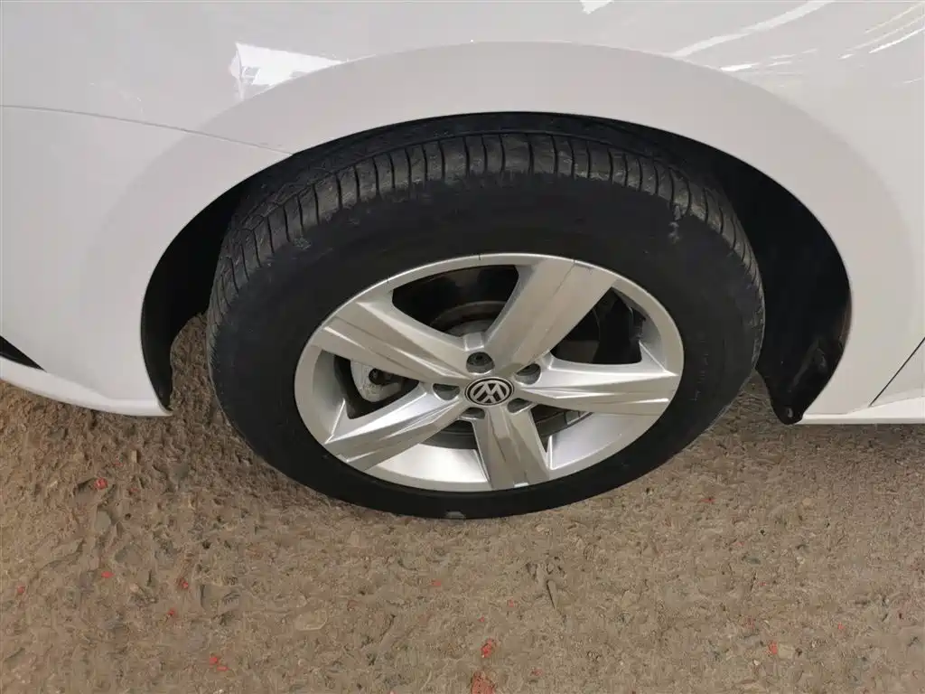 Volkswagen Lavida 2017 1.6L Manual Trend Edition фото 25