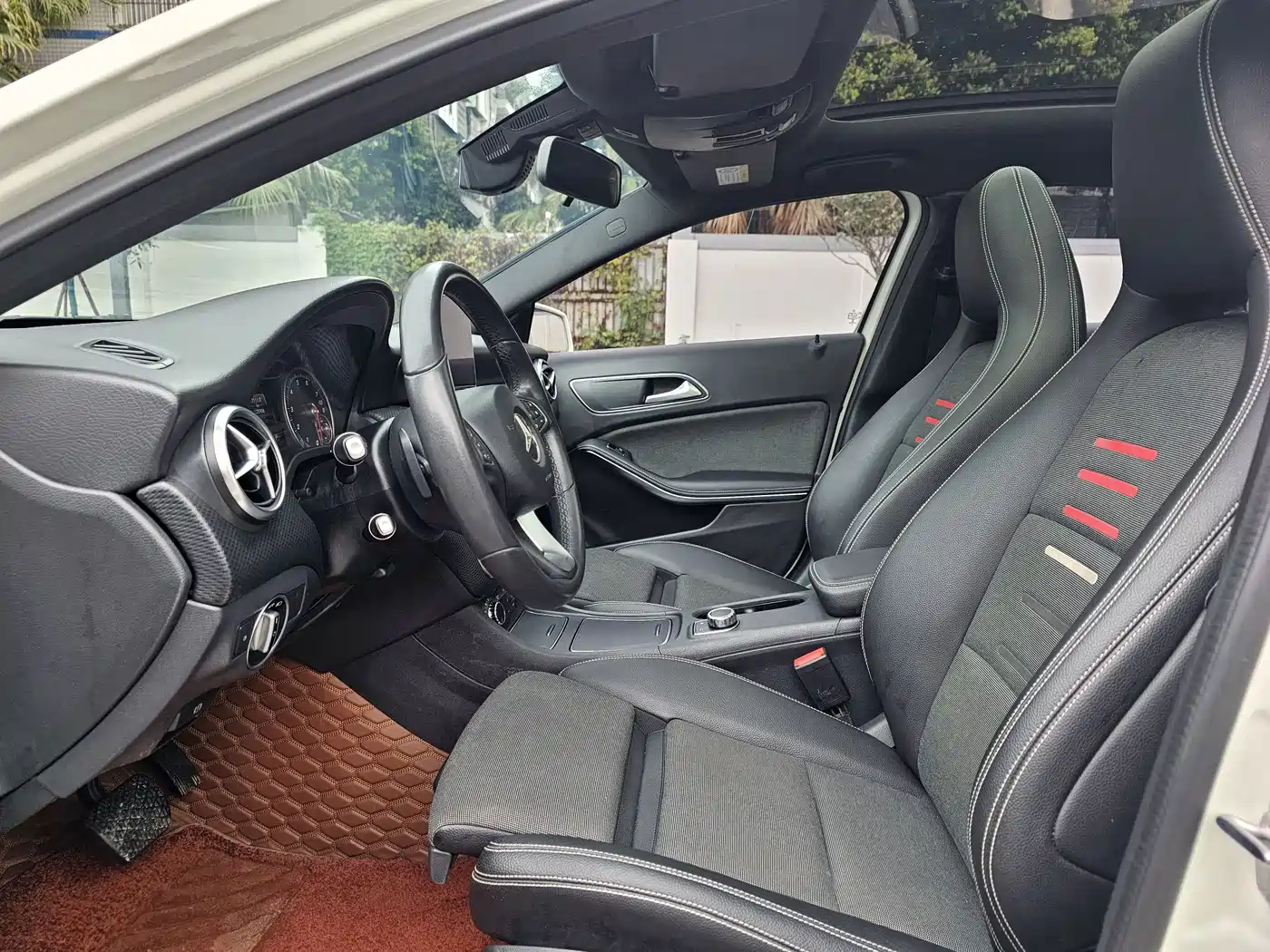 Mercedes-Benz A-Class (Import) 2016 A 200 Dynamic фото 7