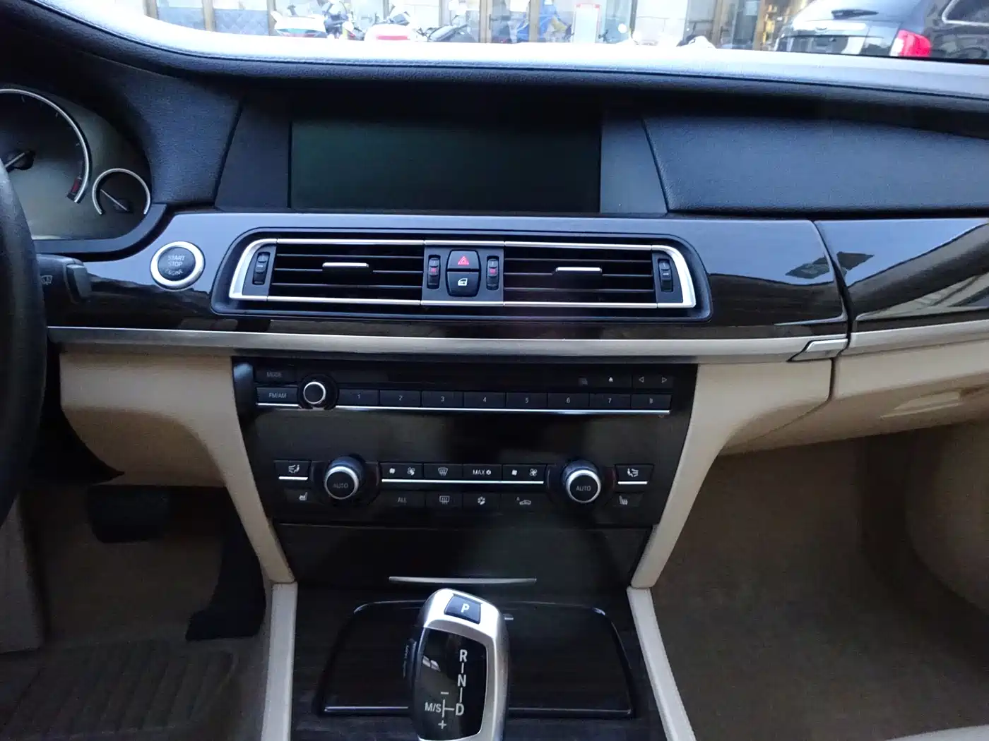 BMW 7 Series 2011 730Li Elegance фото 24