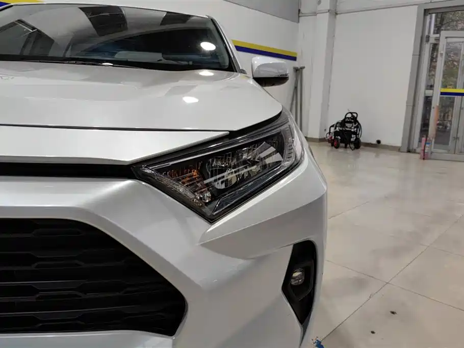 Toyota RAV4 Rongfang 2023 2.0L CVT 2WD Fashion Edition фото 5