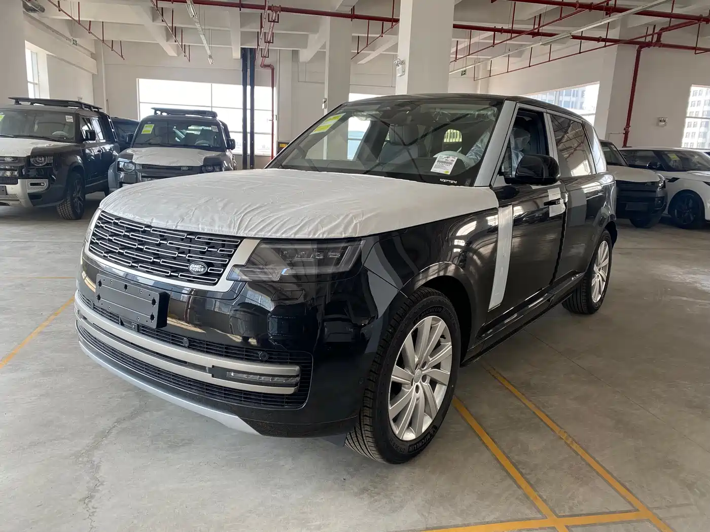 Land Rover Range Rover 2026 Model 3.0 L6 400PS SE Long Wheelbase Version