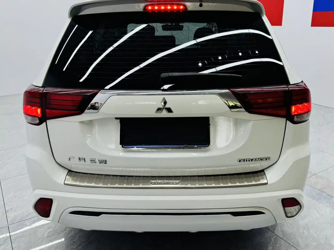صورة 12 - Mitsubishi Outlander