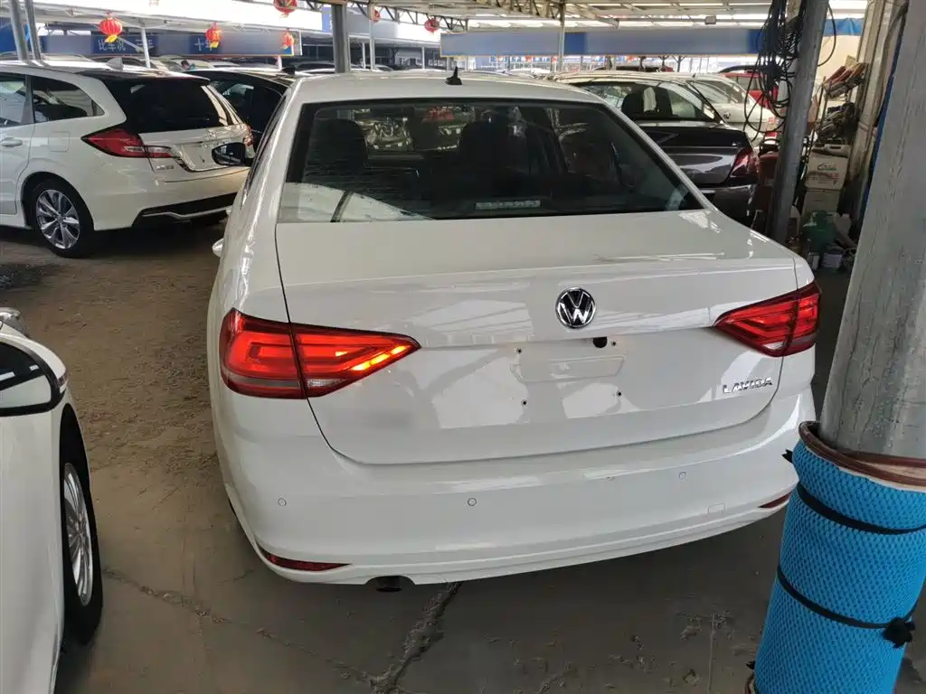 Volkswagen Lavida 2017 1.6L Manual Trend Edition фото 4