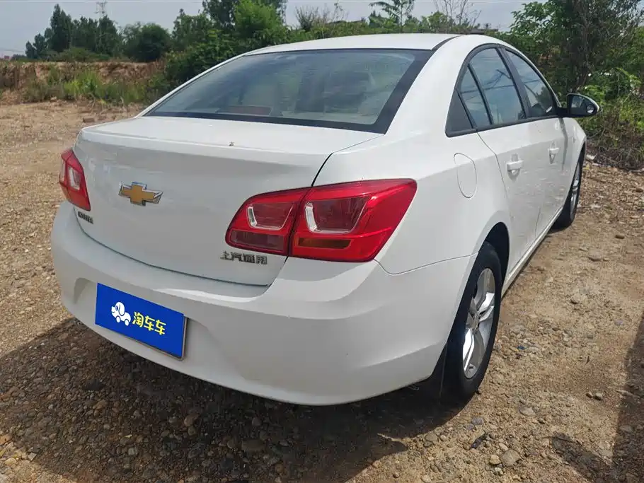 Chevrolet Cruze 2015 1.5L Classic SE MT фото 3