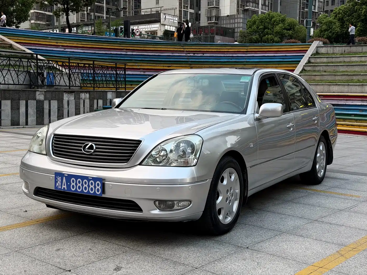 Lexus LS