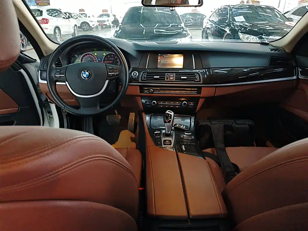BMW 5 Series 2014 525Li Leading фото 9