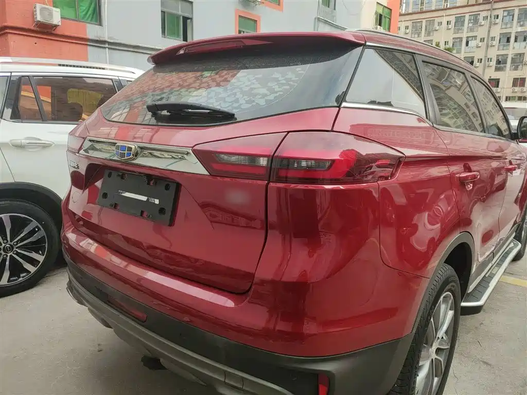 Фото 7 - Geely Atlas