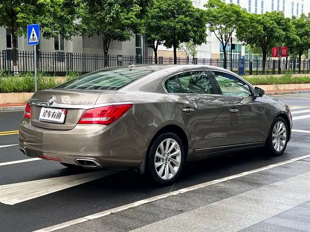 Фото 2 - Buick LaCrosse