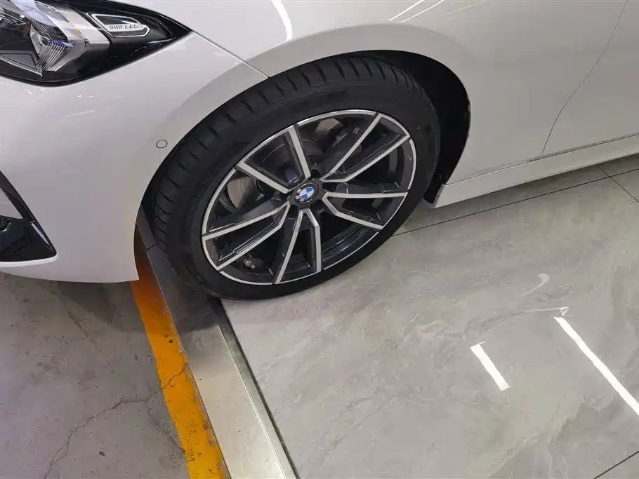 BMW 3 Series 2025 325Li M Sport Package фото 6