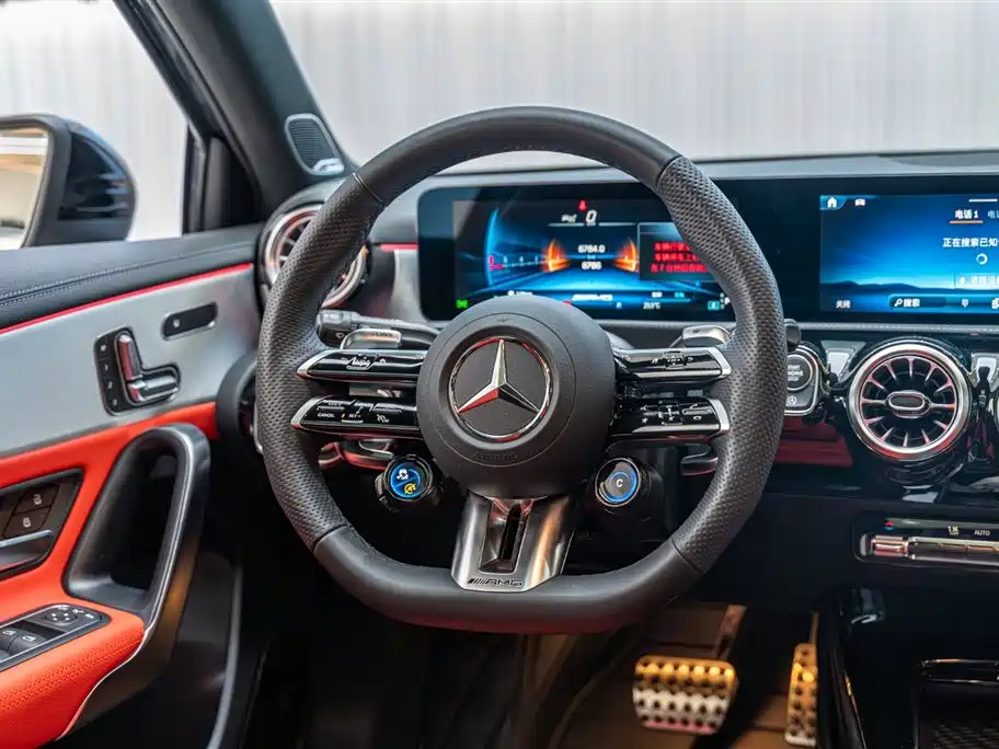 Mercedes-Benz A-Class AMG (Import) 2025 AMG A 35 4MATIC фото 4