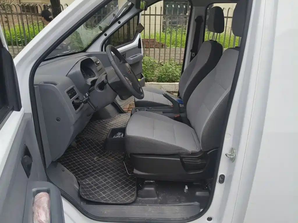 Wuling Motors Wuling Yangguang 2025 2024 300KM Comfort Bus Version 75kW