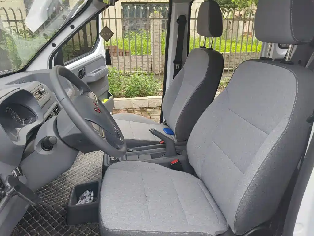 Wuling Motors Wuling Yangguang 2025 2024 300KM Comfort Bus Version 75kW
