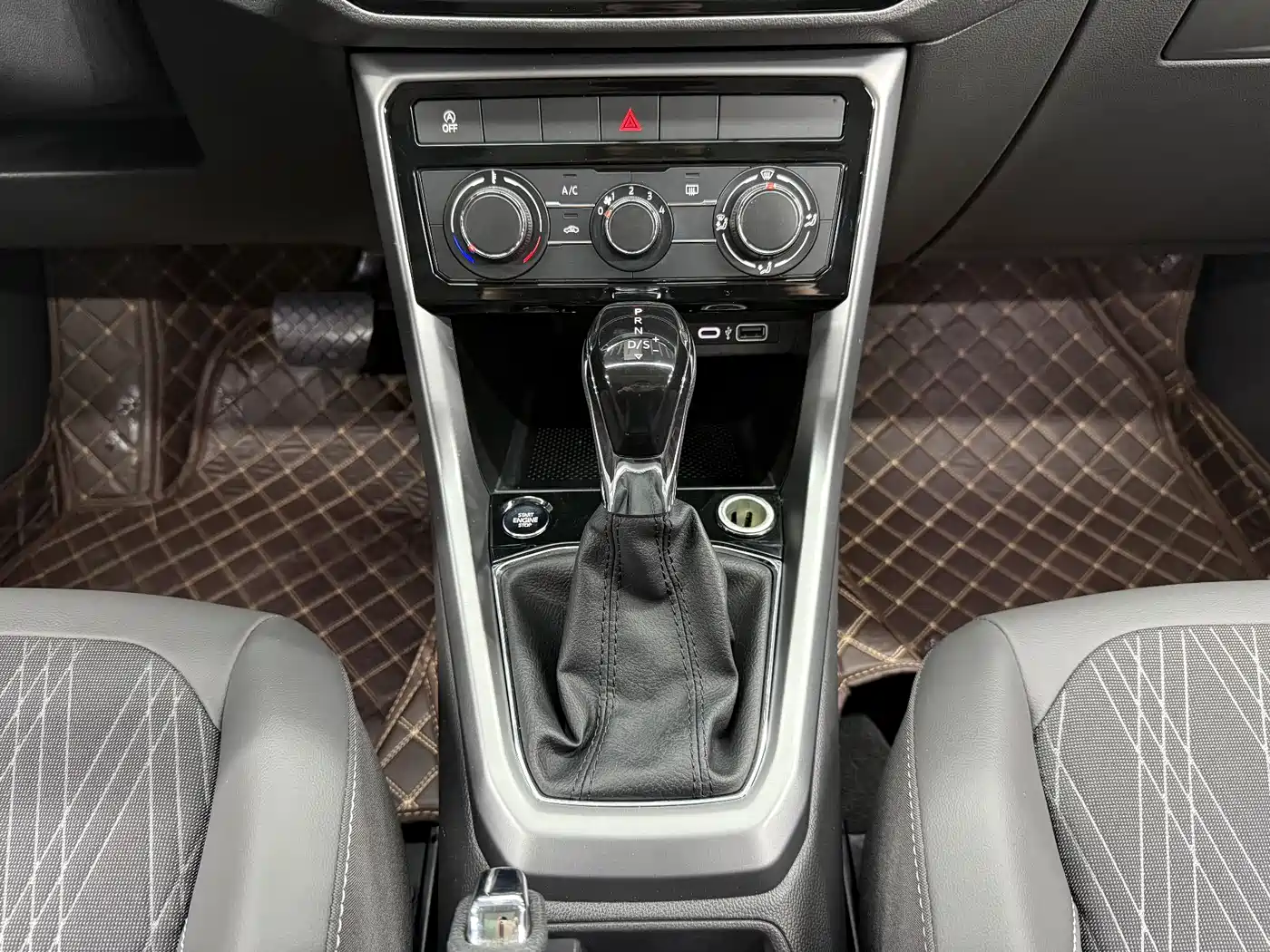 Volkswagen T-Cross 2022 280TSI DSG Luxury Edition фото 20