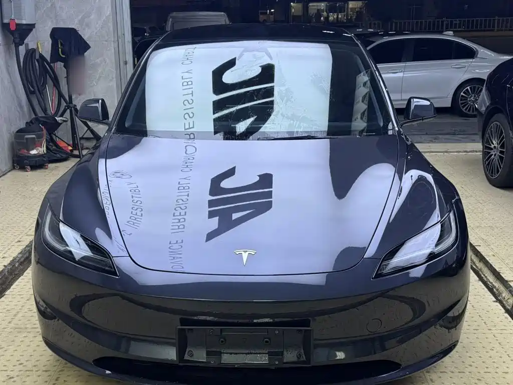 Фото 3 - Tesla Model 3